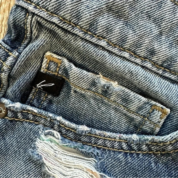 KanCan Women’s Odyssey Ultra High-Rise Medium Wash Denim Shorts Size 7/27 GUC - Picture 6 of 11